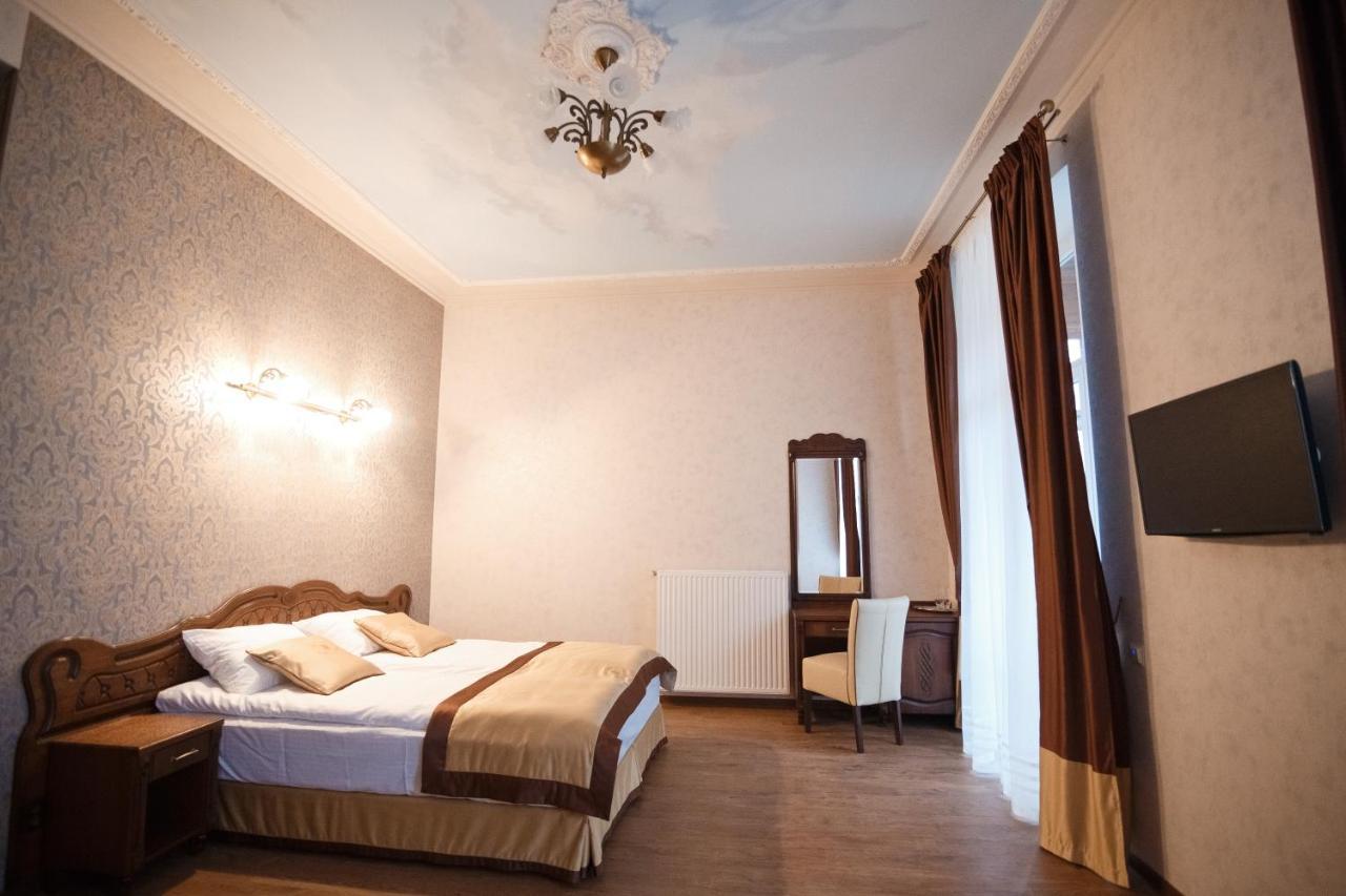Гостевой Дом  Inn Львов Экстерьер фото